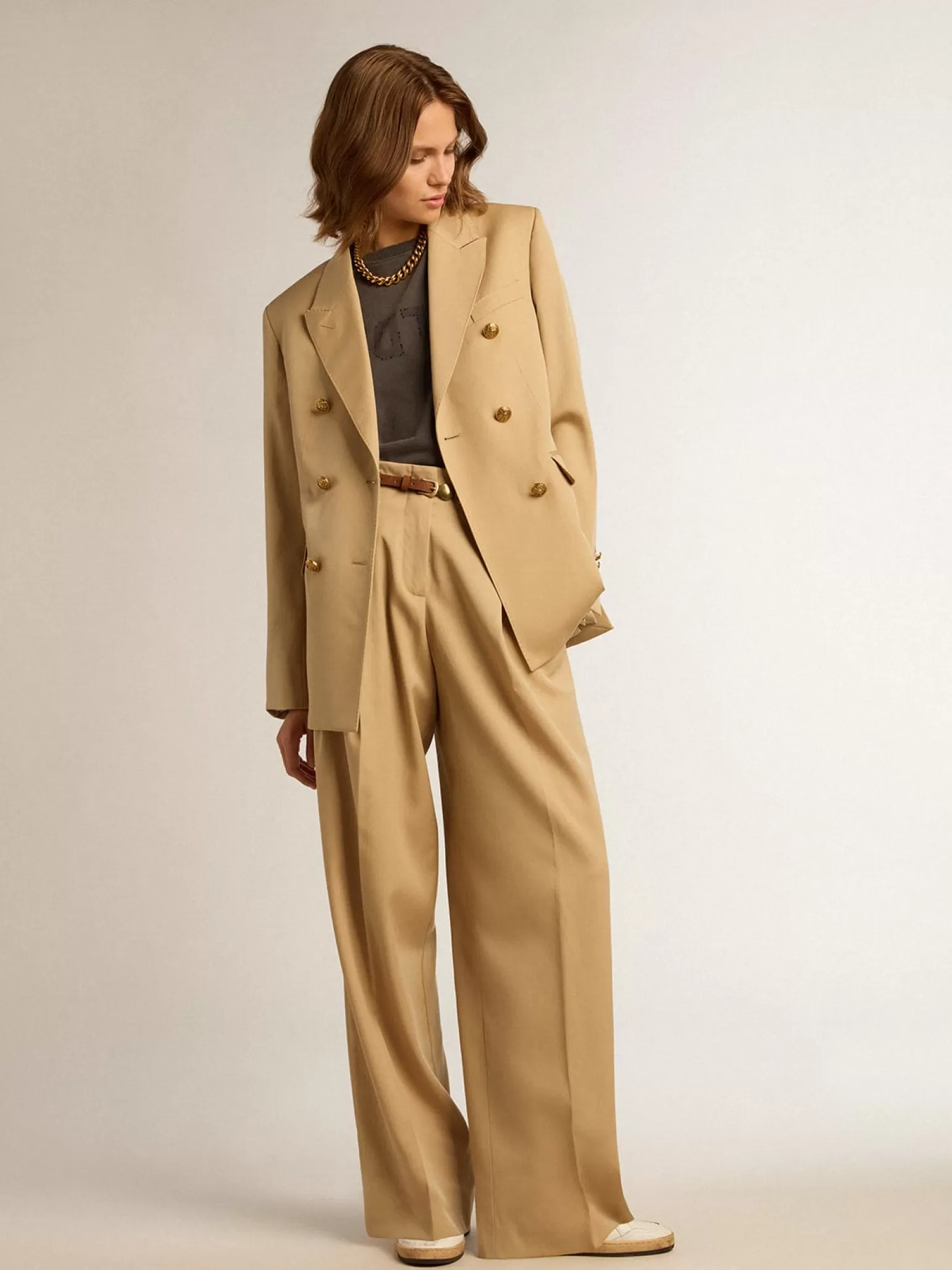 Store Blazer de abotoamento duplo feminino cor areia com botões heráldicos dourados MULHER Blazers