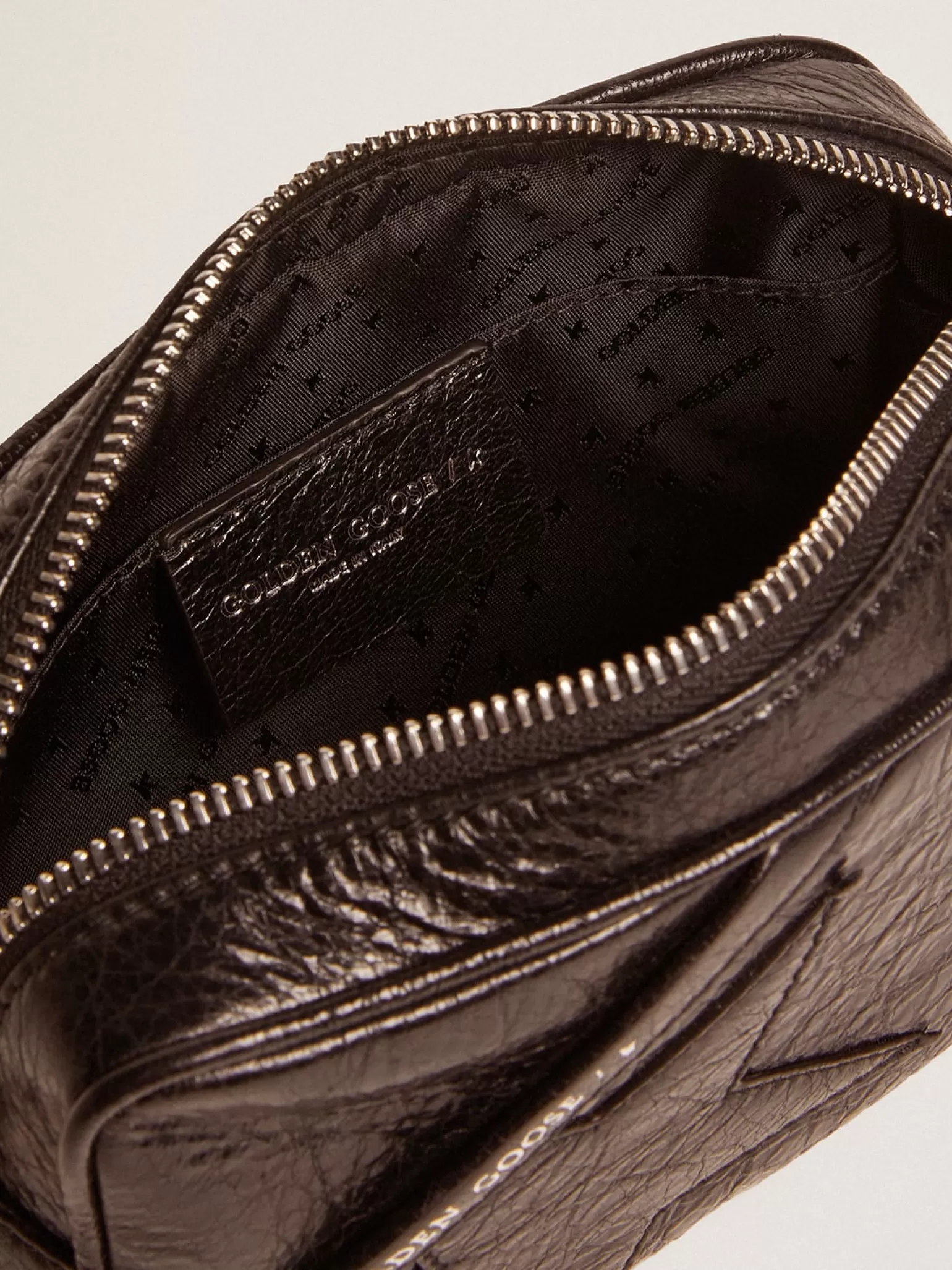 Fashion Bolsa Mini Star feminina de couro brilhante preto com estrela tom sobre tom MULHER Minibolsas | Bolsas tiracolo