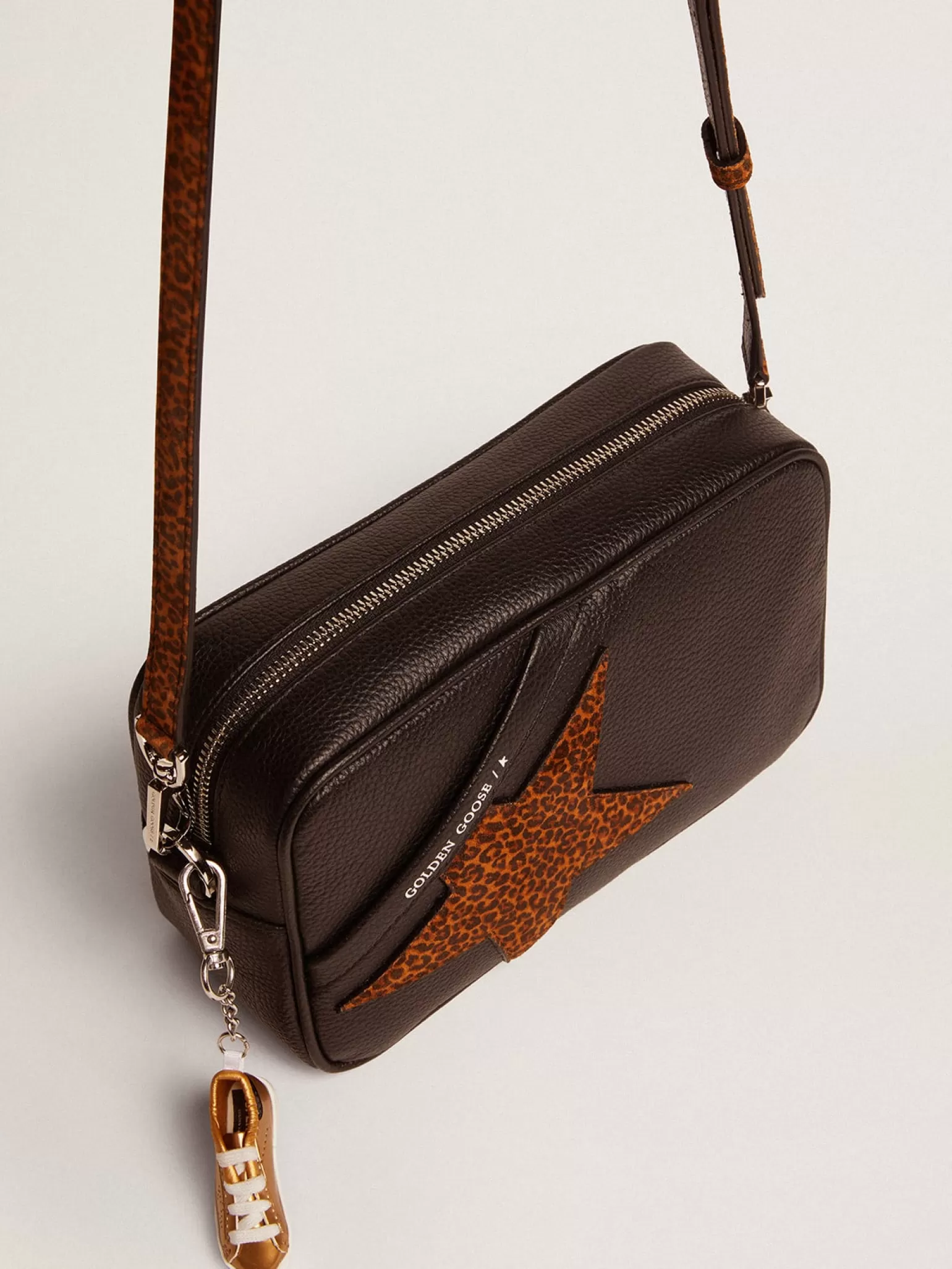 Discount Bolsa Star feminina de couro marrom-escuro e estrela com estampa de leopardo MULHER Bolsas tiracolo