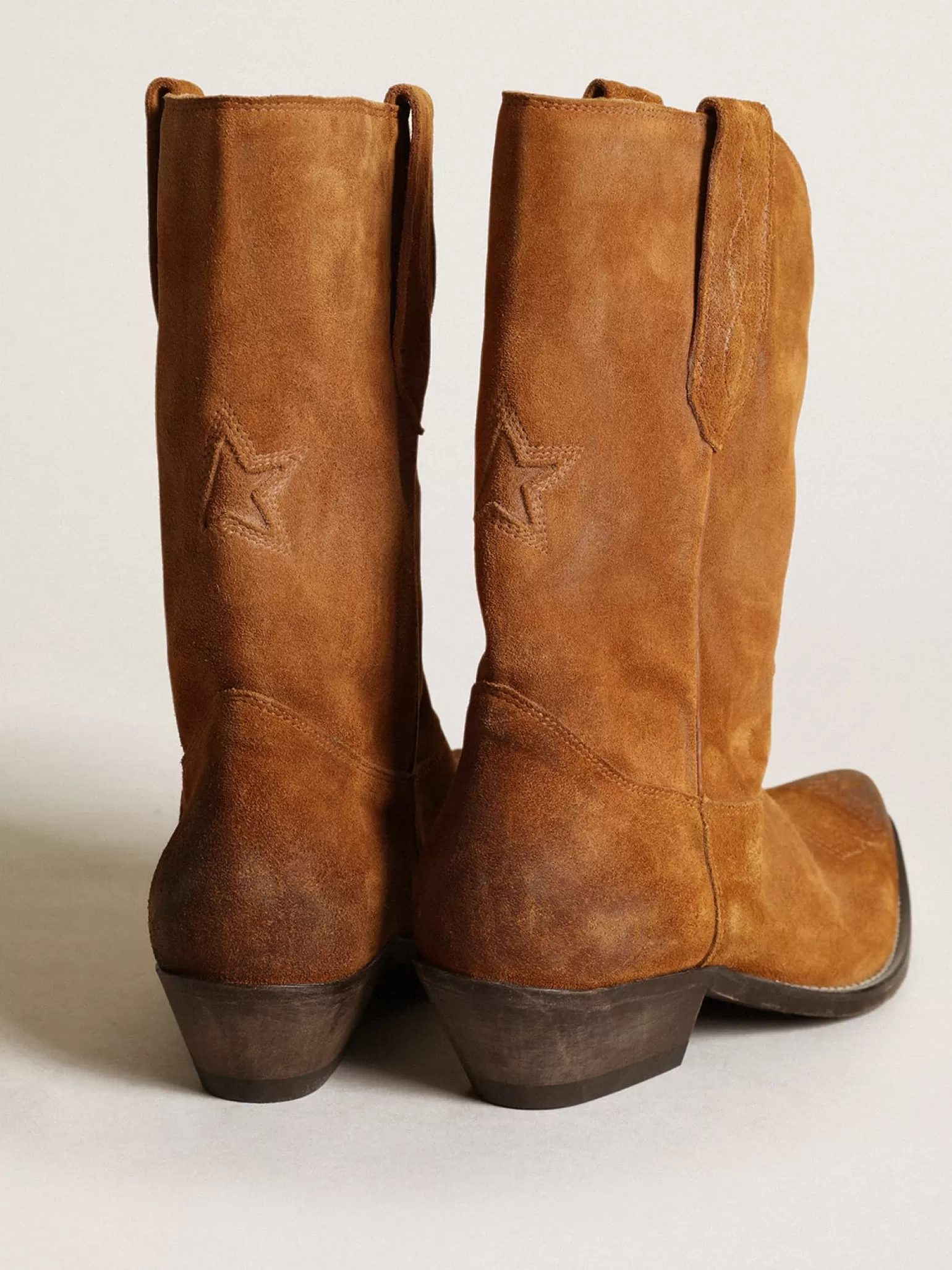 Discount Bota de cano baixo feminina de suede cor tabaco com estrela embutida MULHER Botas