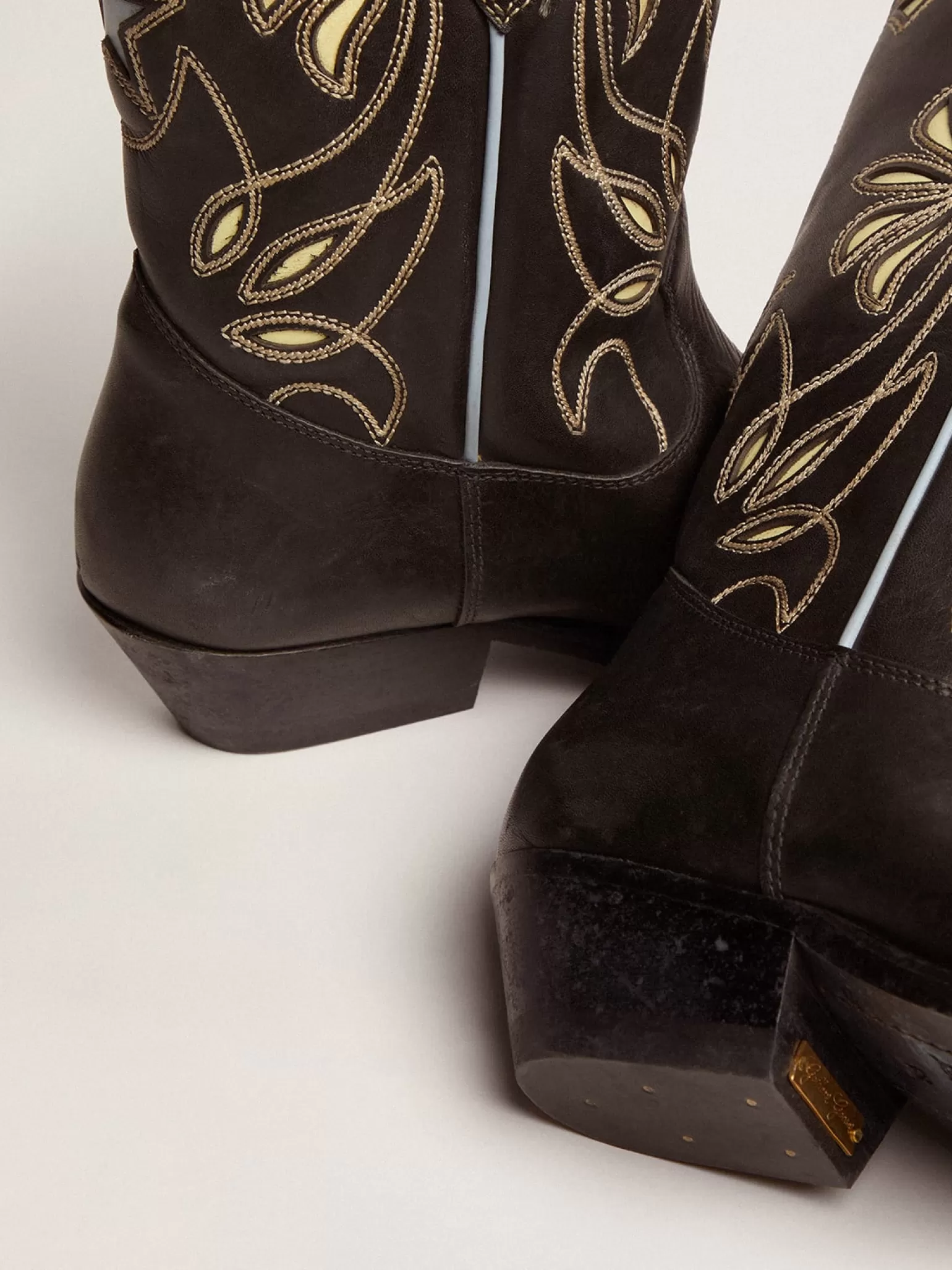 Online Bota Wish Star de cano baixo feminina de couro preto com detalhes amarelos MULHER Botas