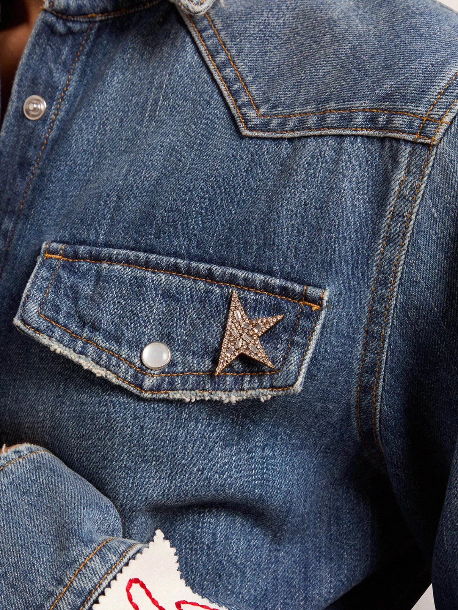 Shop Broche feminino na cor ouro velho com cristais decorativos MULHER Joias