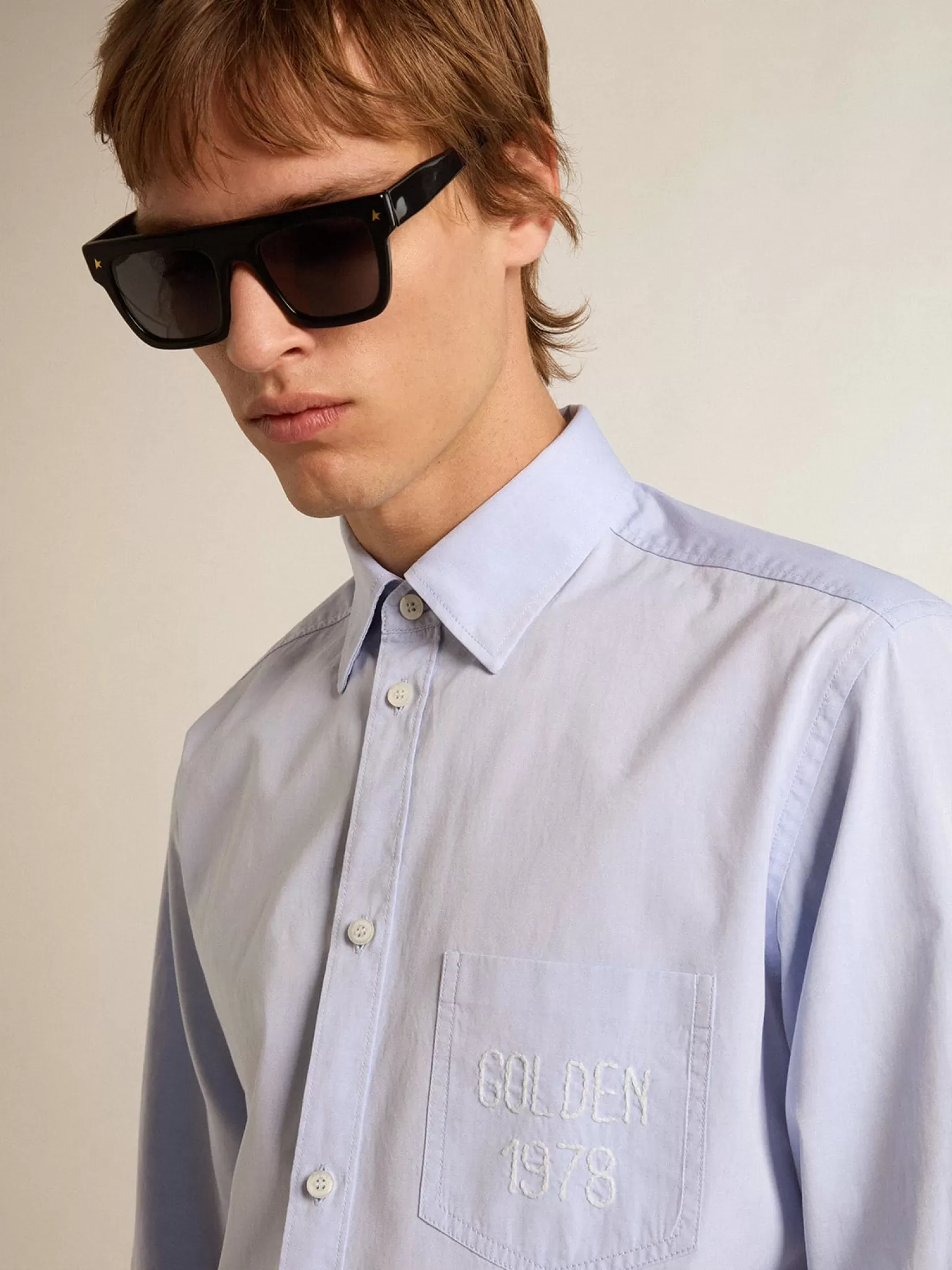 Sale Camisa azul bebê de algodão com bordado no bolso Camisas