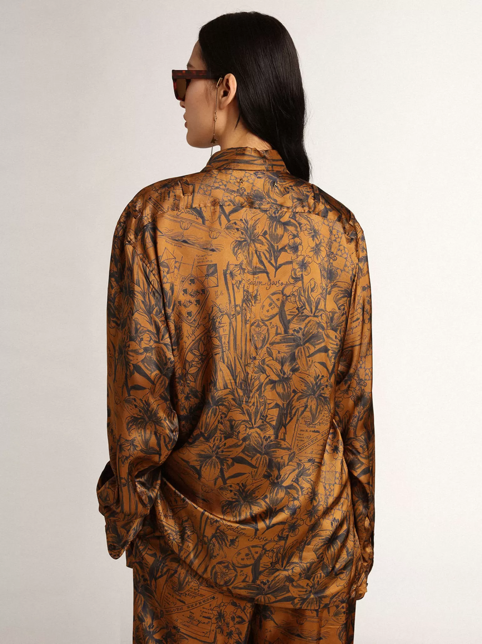 Hot Camisa boyfriend feminina marrom dourado com estampa caderno de viagem MULHER Camisas
