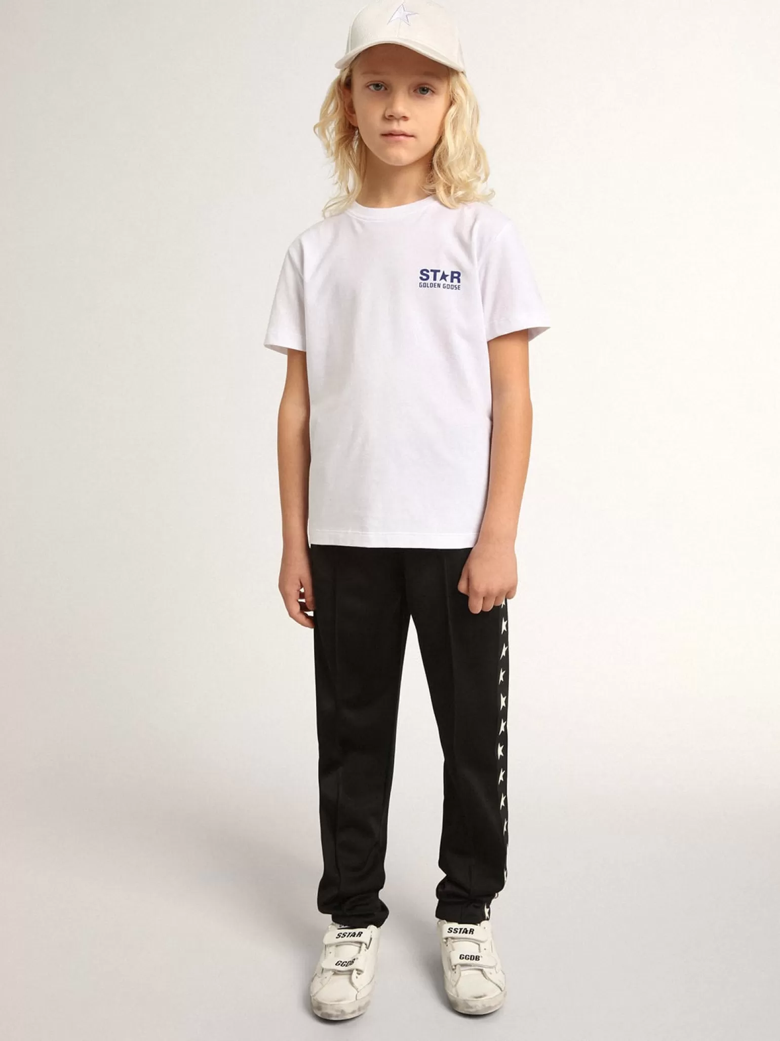 Store Camiseta branca infantil masculina com logo e estrela em contraste Roupas de cima (4-12 years)