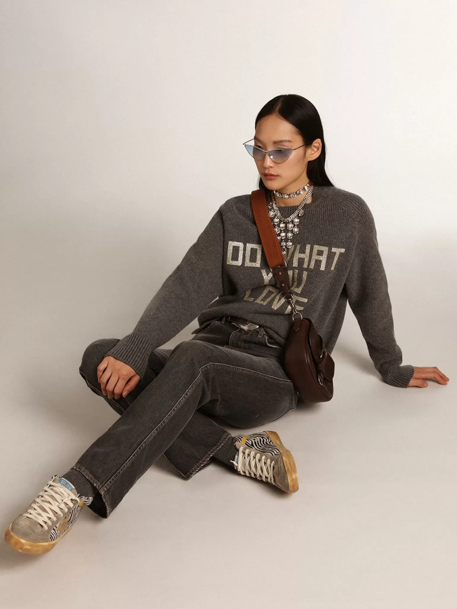 Clearance Cinto feminino de couro preto com decorações prateadas MULHER Cintos