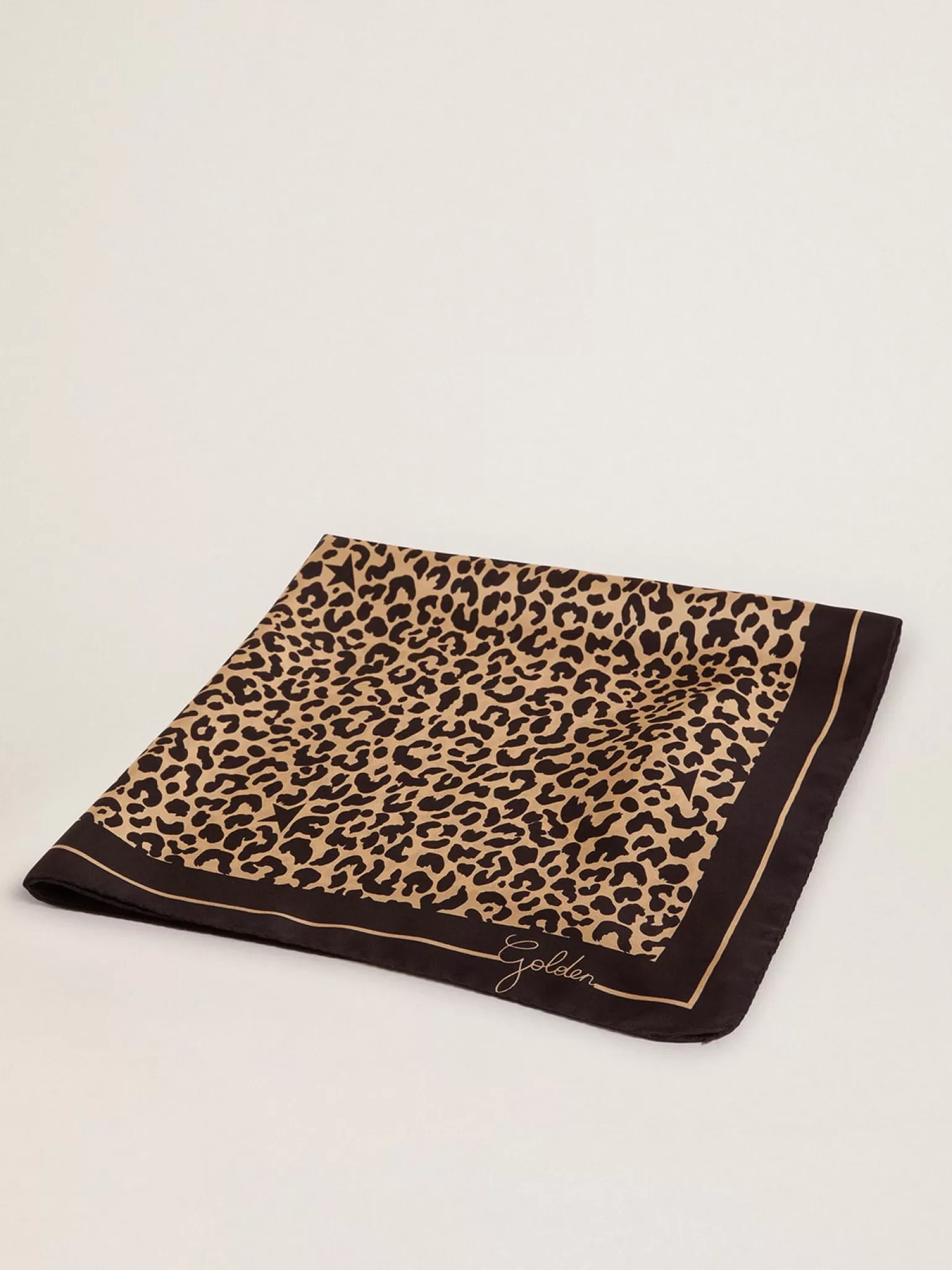 New Golden Collection scarf in with leopard print MULHER Sedas e Echarpes | Beachwear