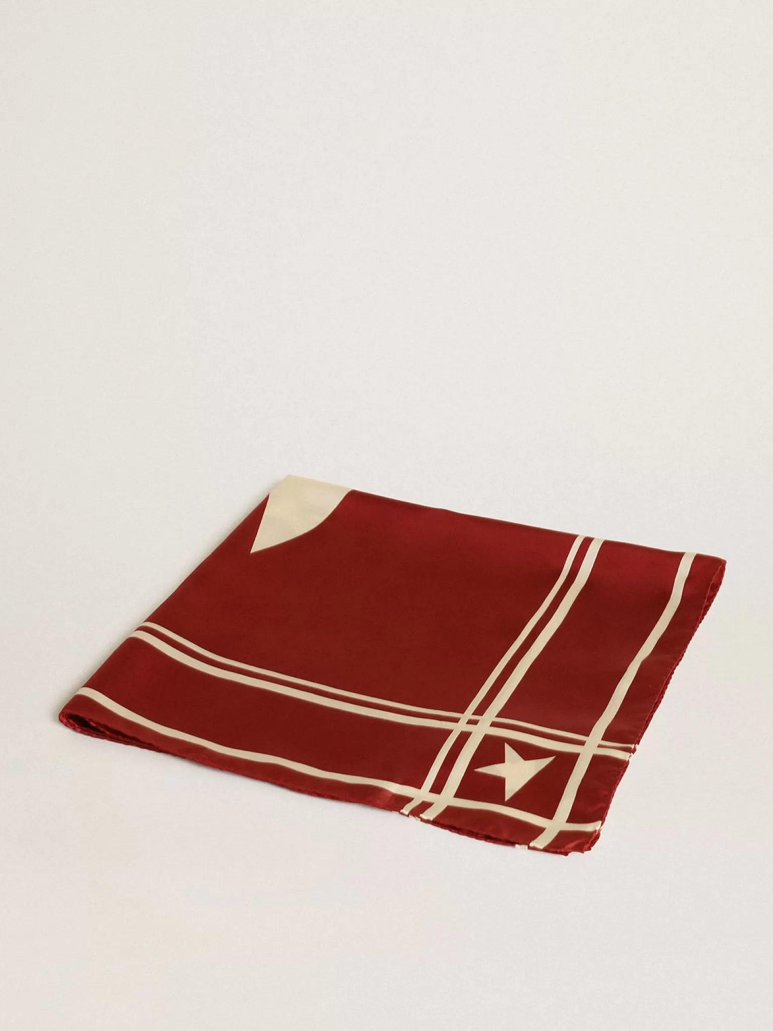 Sale Lenço vermelho com listras e estrelas brancas contrastantes MULHER Sedas e Echarpes | Beachwear