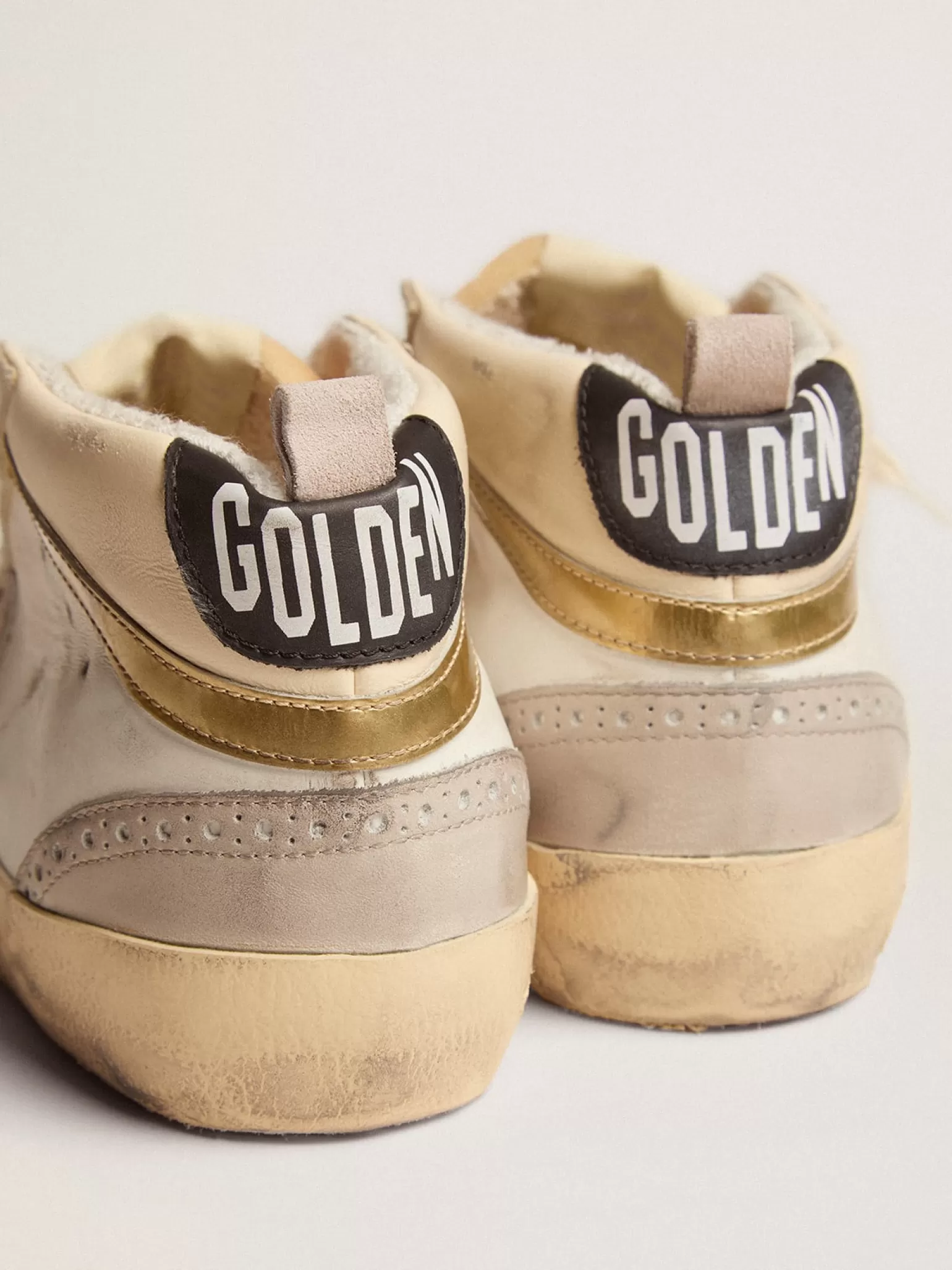 Sale Mid Star feminino com estrela de suede cinza-claro e lista dourada MULHER Mid Star