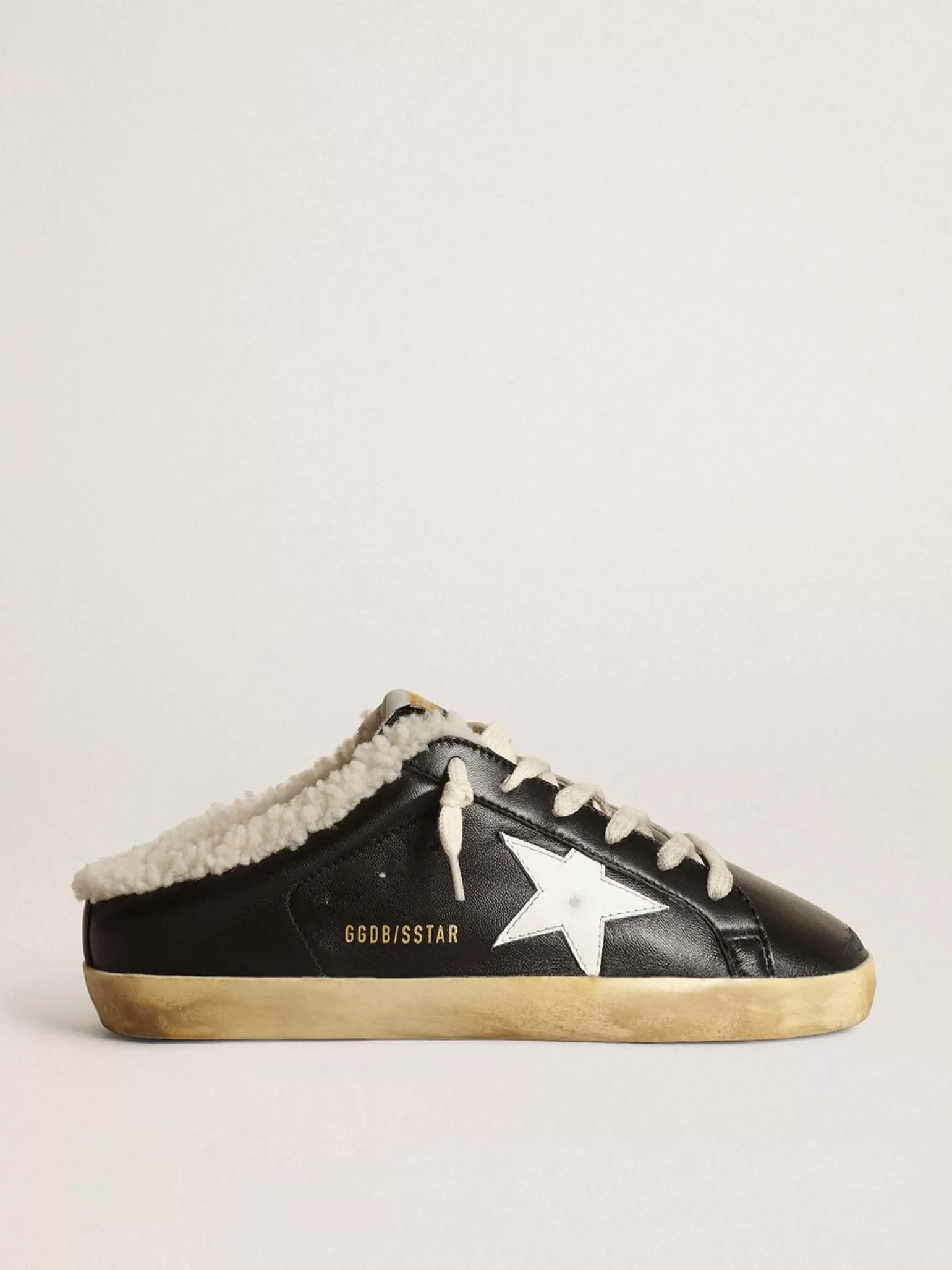 New Mule Super-Star de napa preta com estrela de couro branco e forro de shearling bege MULHER Super-Star Sabot