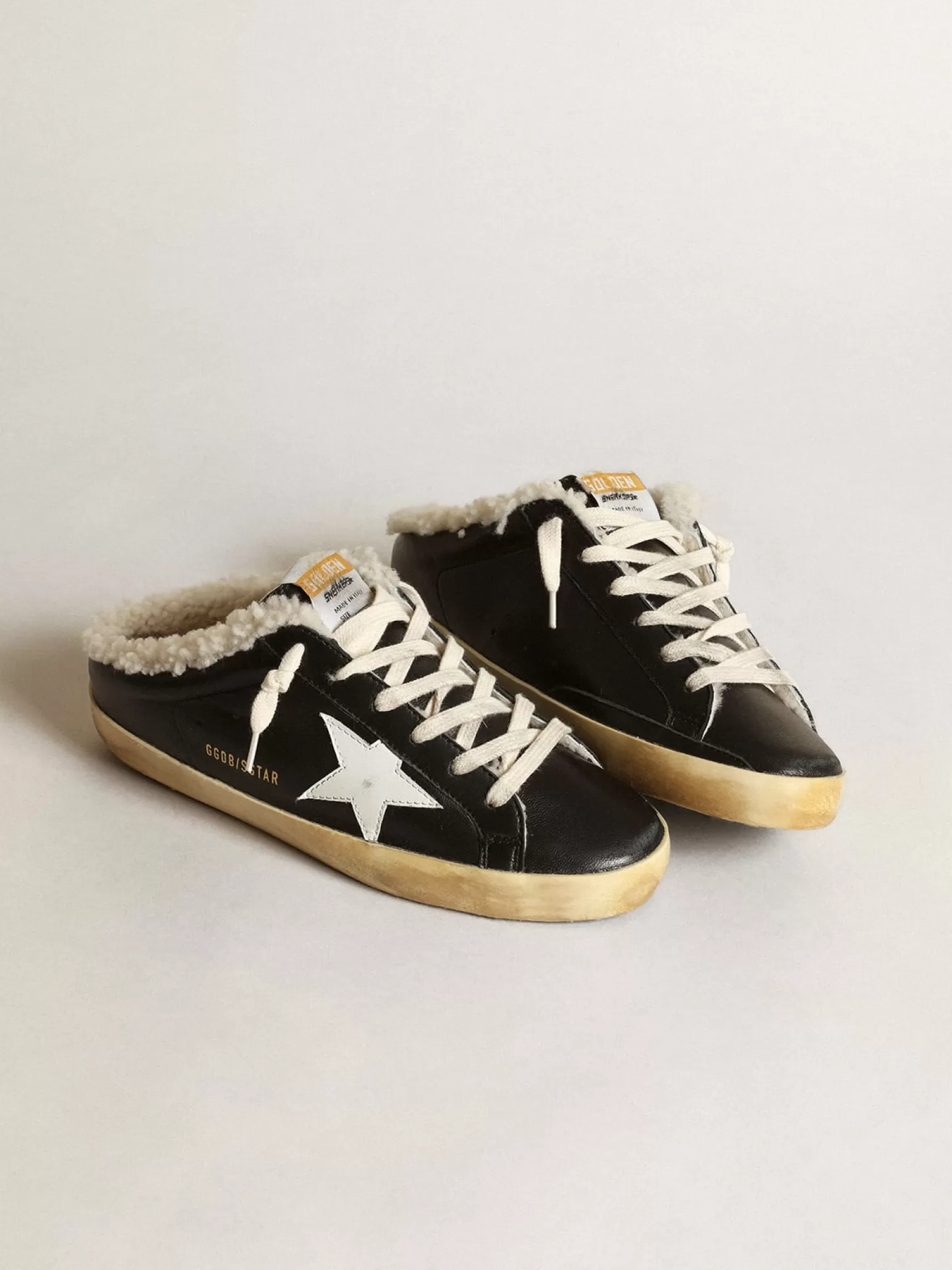 New Mule Super-Star de napa preta com estrela de couro branco e forro de shearling bege MULHER Super-Star Sabot