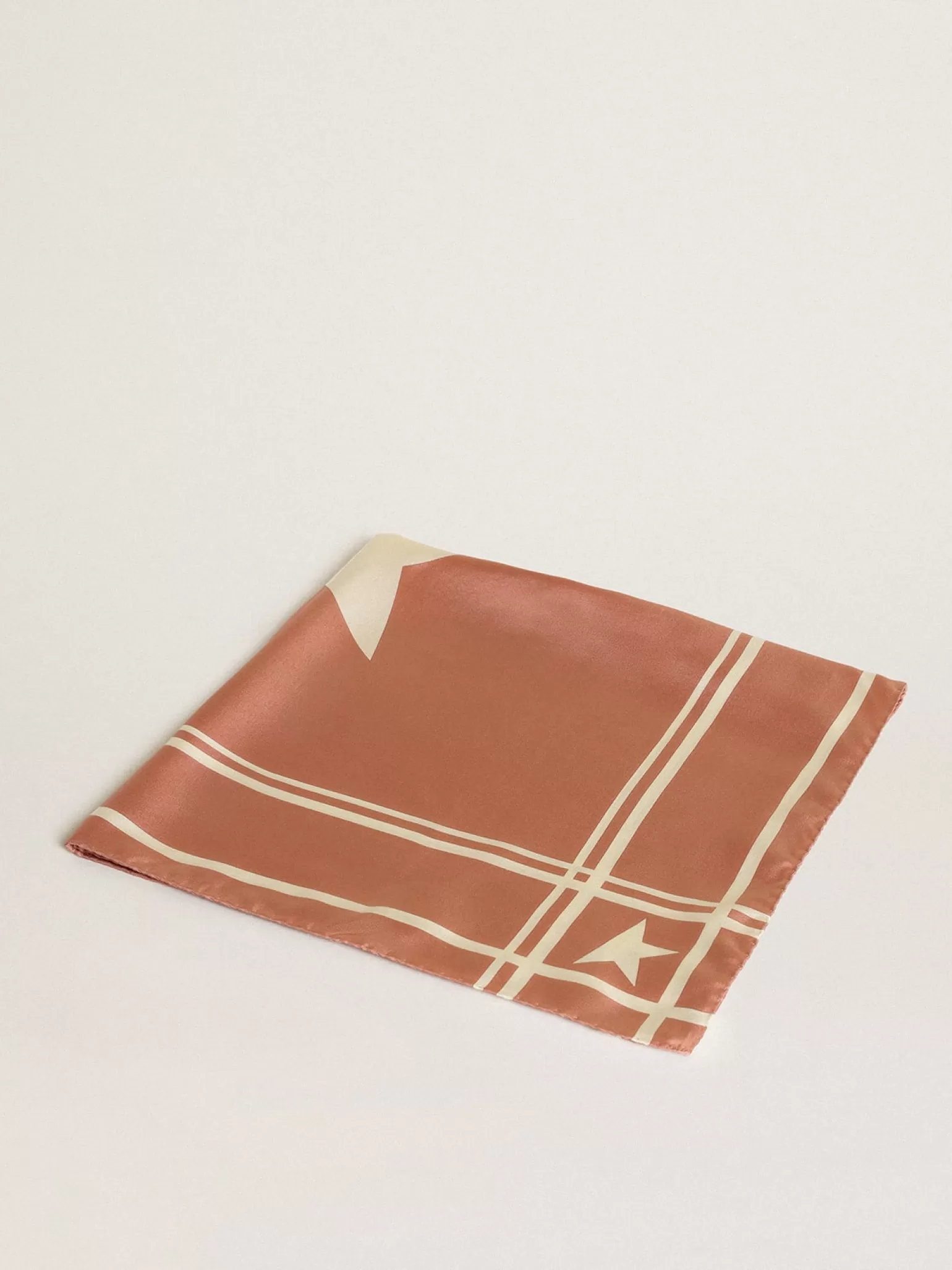 Hot Old-rose-colored Golden Collection scarf with contrasting white stars and stripes MULHER Sedas e Echarpes | Beachwear
