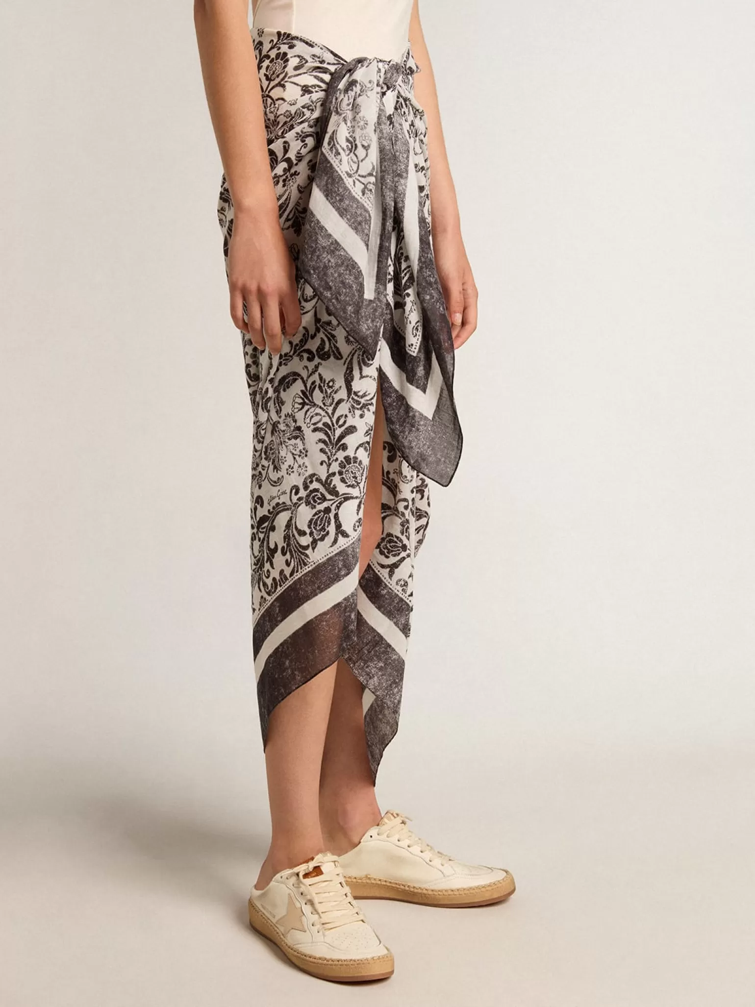 Cheap Pareô de voile de algodão com estampa branca e preta all-over MULHER Beachwear