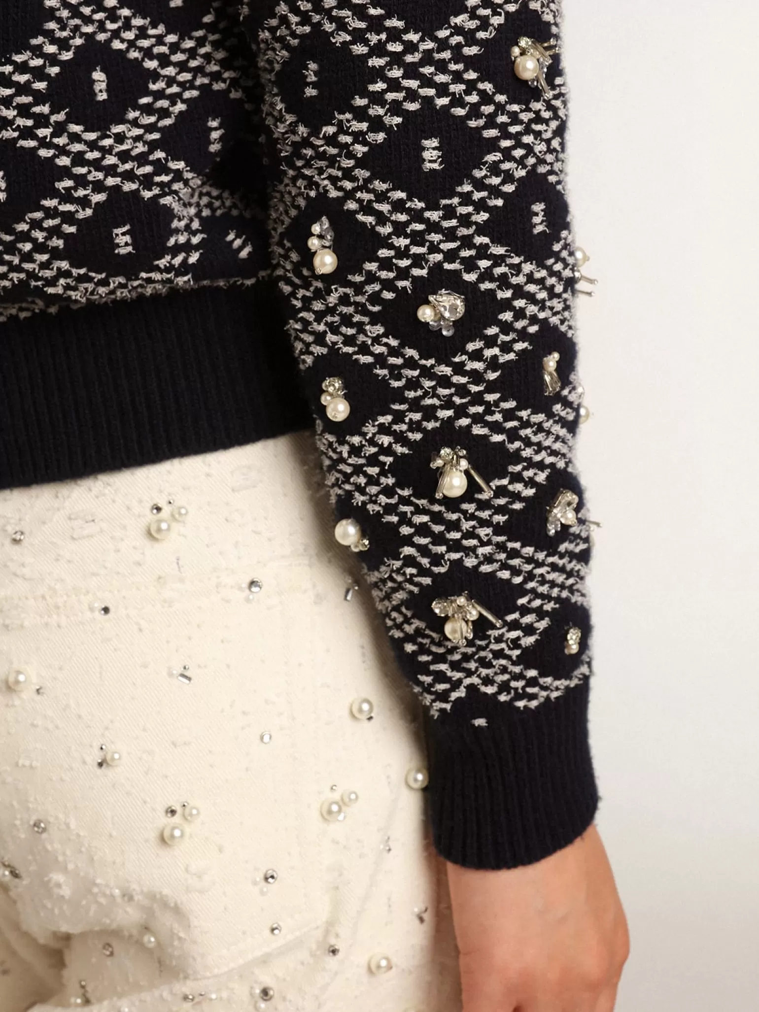 Store Pulôver feminino de gola redonda com motivos geométricos brancos e azuis MULHER Malhas
