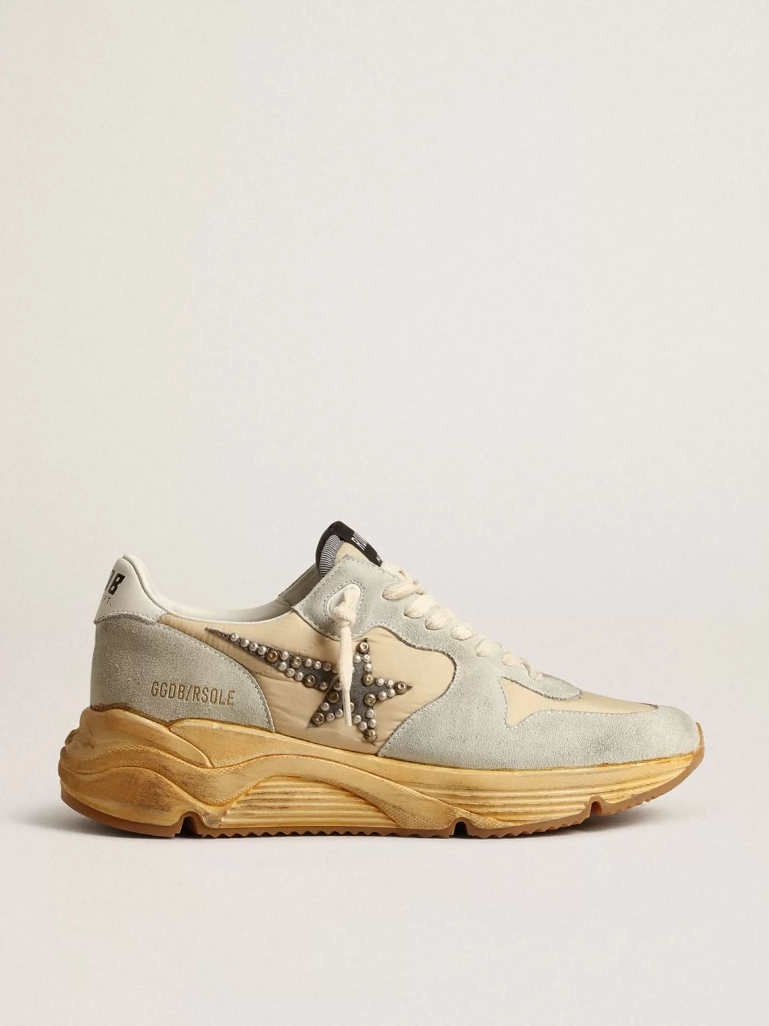 Outlet Running Sole Feminino cor gelo com estrela de suede com tachas MULHER Running Sole