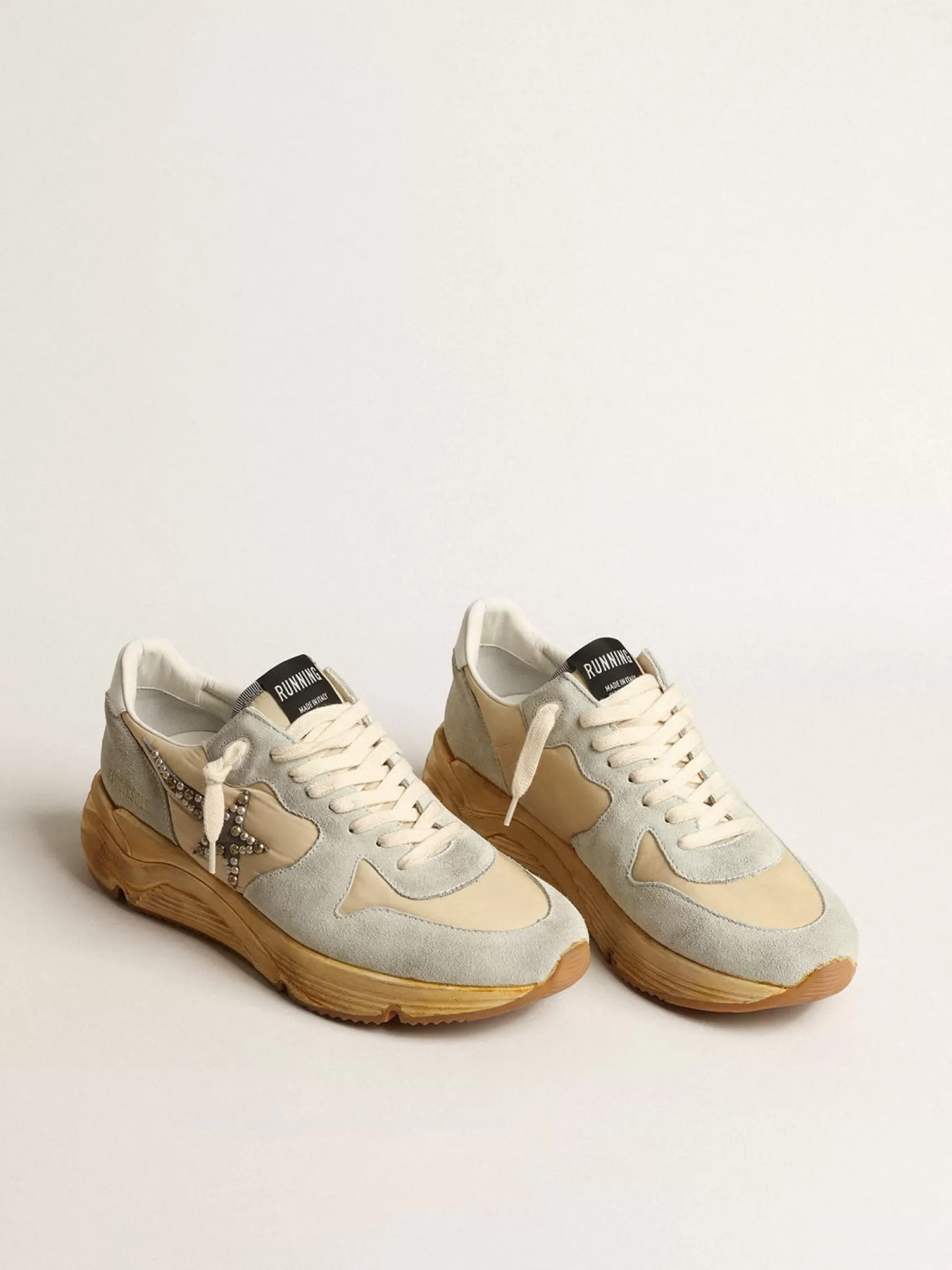 Outlet Running Sole Feminino cor gelo com estrela de suede com tachas MULHER Running Sole