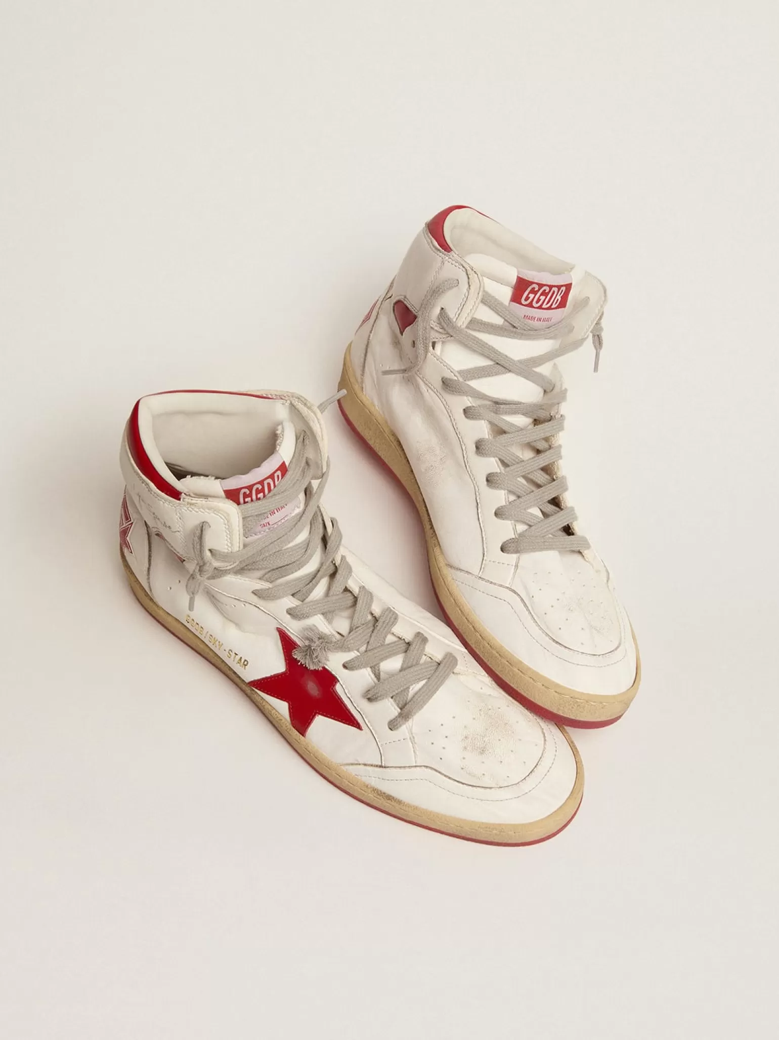 Sale Sky-Star masculino com assinatura no tornozelo e inserções vermelhas Sky-Star