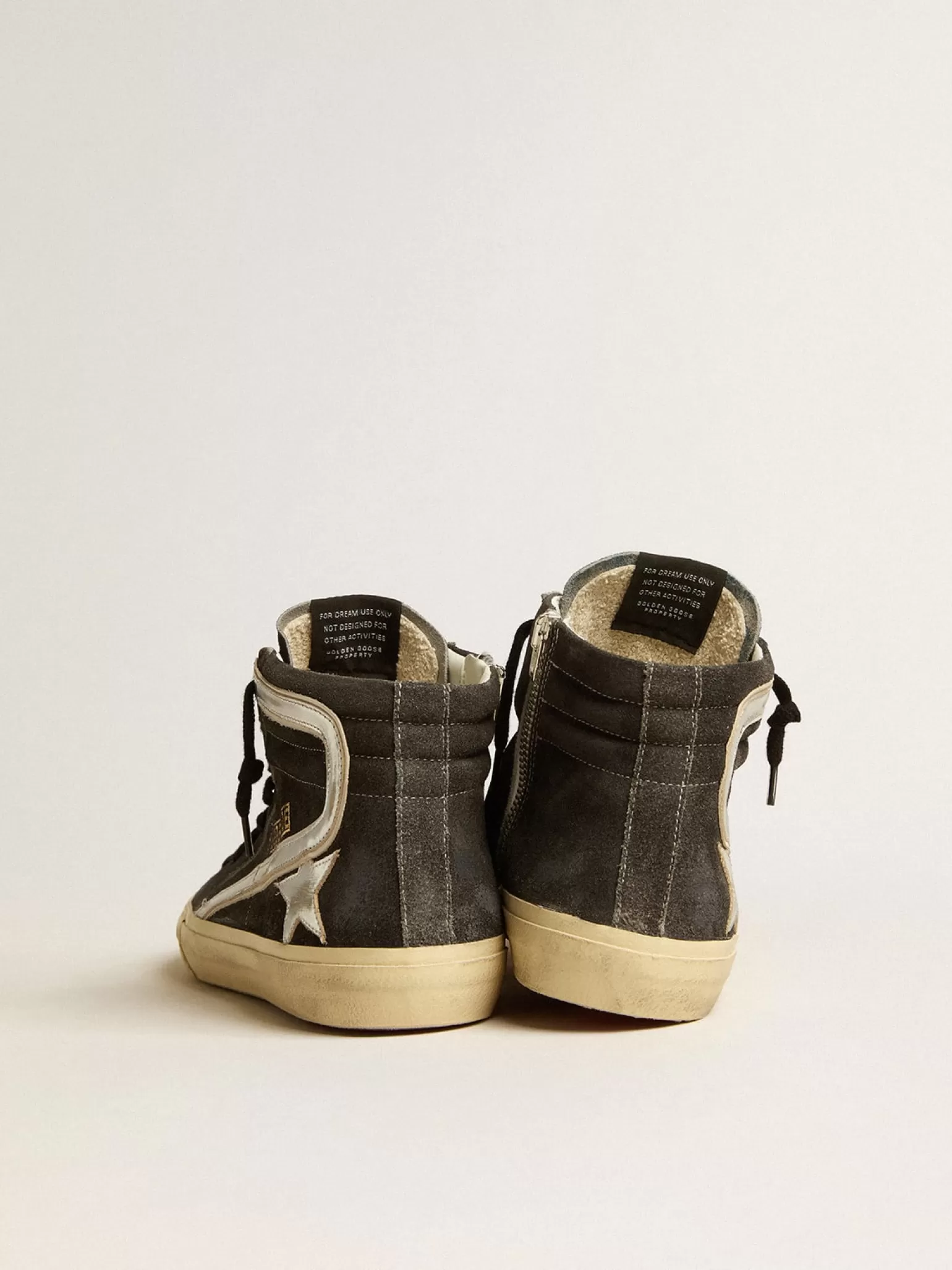 Clearance Slide de suede preto com estrela e lista de couro metálico prateado Slide