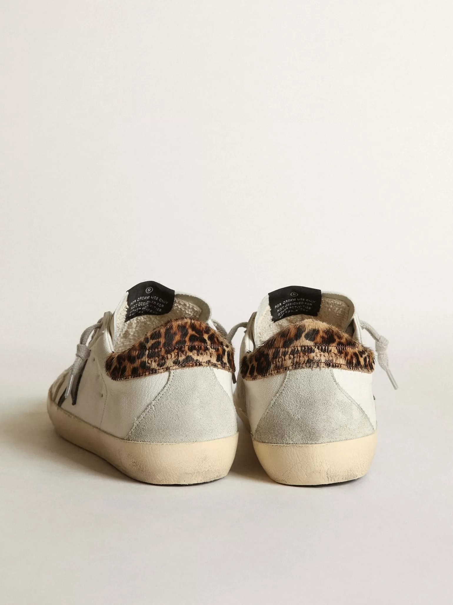 Outlet Super-Star com estrela de couro preto e talão de couro cavalinho com estampa de leopardo MULHER Super-Star