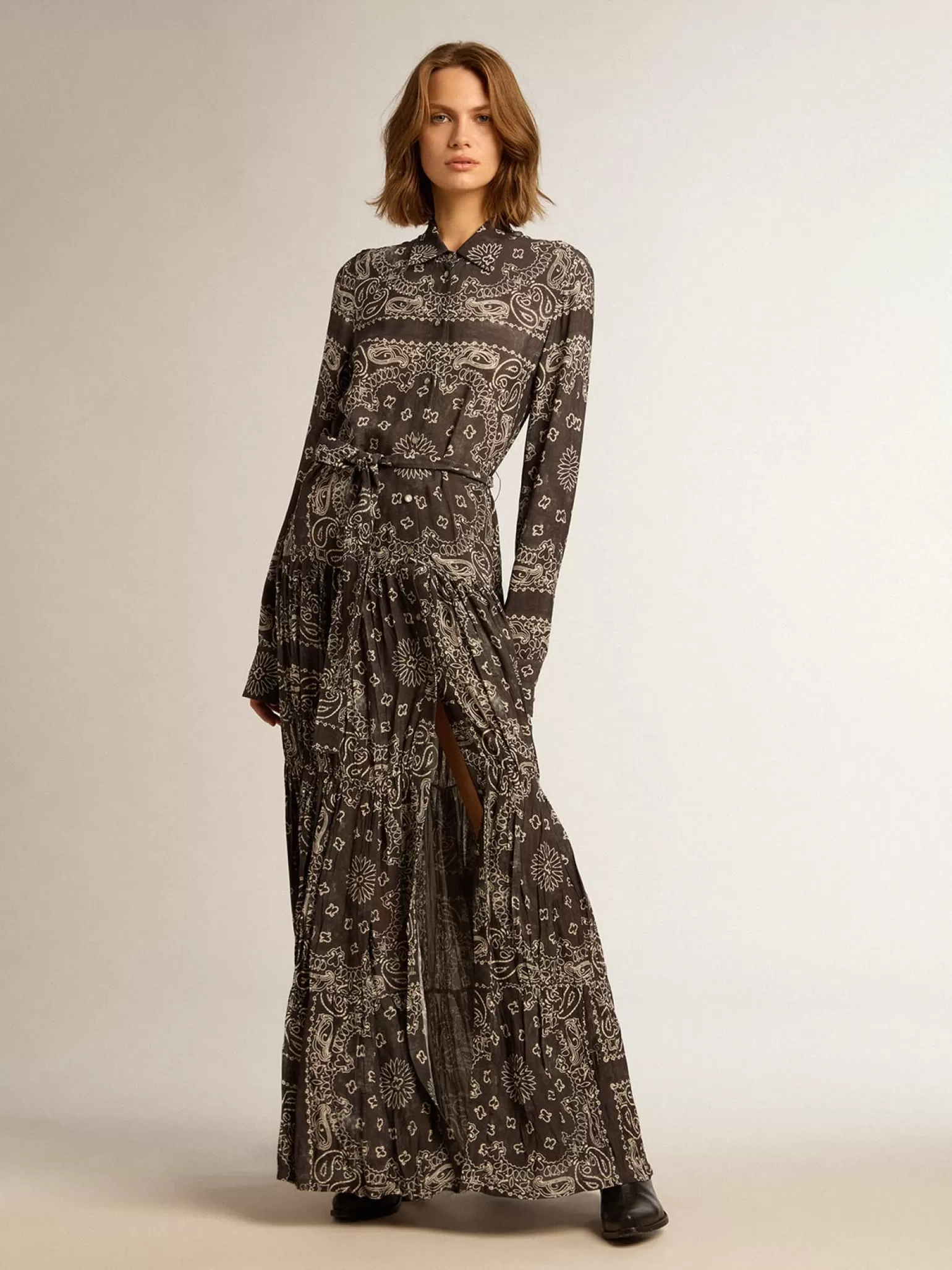 Shop Vestido chemise na cor antracite com estampa caxemira MULHER Vestidos e macacões